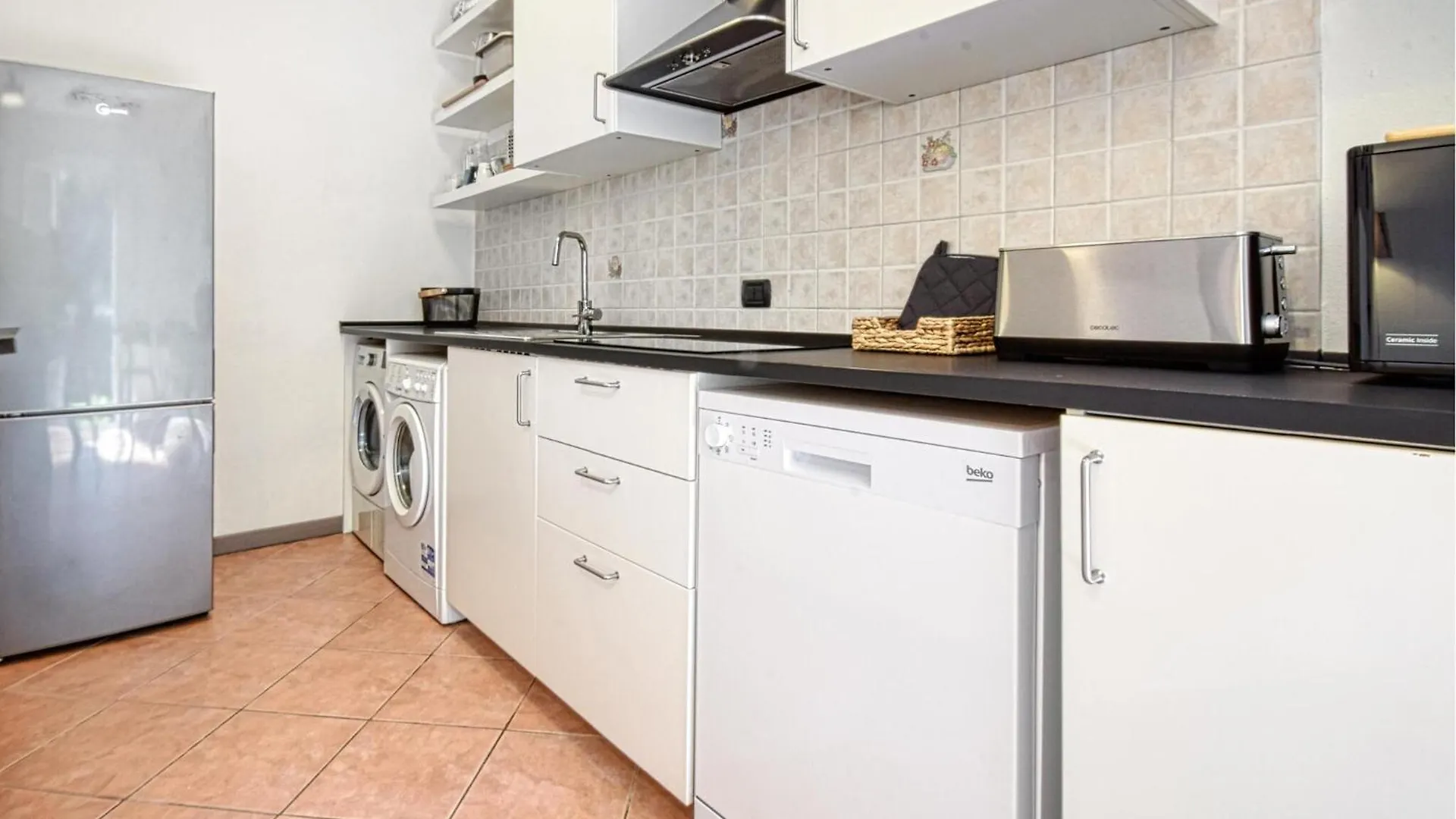 Gorgeous Home In Avegno With Kitchen Италия
